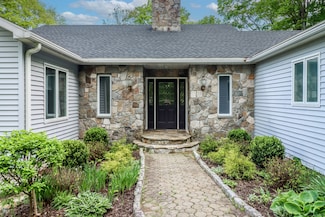 73A Long Meadow Hill Rd, Brookfield, CT 06804