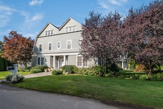 3 Sea Meadows Ln, Waterford, CT 06385