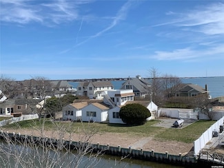 12 Shinnecock Rd, East Quogue, NY 11942