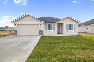 8710 Dusty Maiden Dr, Pasco, WA 99301