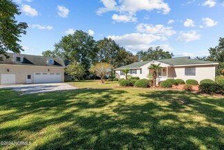 700 Madam Moores Ln, New Bern, NC 28562