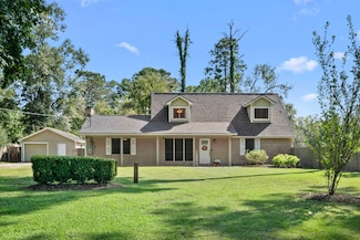 209 Hillcrest Dr, Conroe, TX 77303