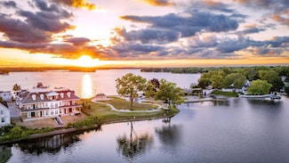 503 N Lake Rd Unit 3, Oconomowoc, WI 53066