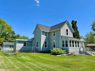 404 Broad St, Grinnell, IA 50112
