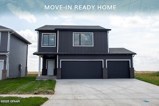 935 David Dr, Grand Forks, ND 58201