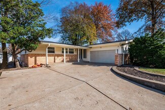 3035 Blackwood Dr, Florissant, MO 63033