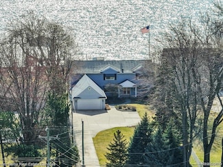 32830 Jefferson Ave, Saint Clair Shores, MI 48082