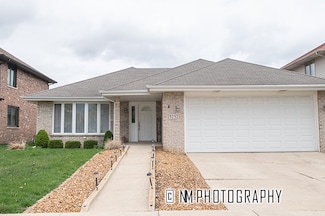 5232 W 107th St, Oak Lawn, IL 60453