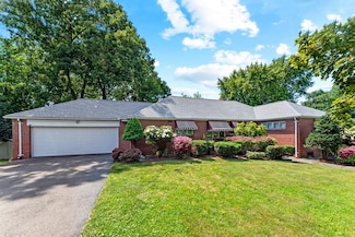 66 Chalmers St, Springfield, MA 01118