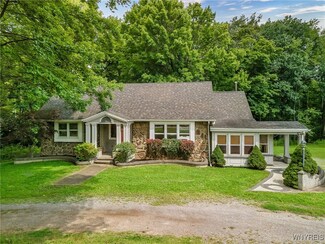 978 Quaker Rd, East Aurora, NY 14052