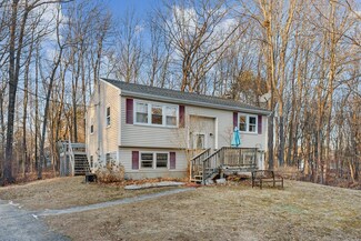 65 Summer St, Yarmouth, ME 04096