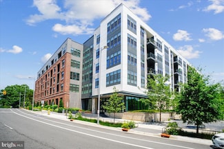 1761 Old Meadow Rd Unit 412, McLean, VA 22102