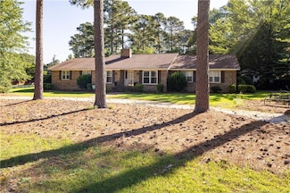 202 Forest Dr, Clinton, NC 28328