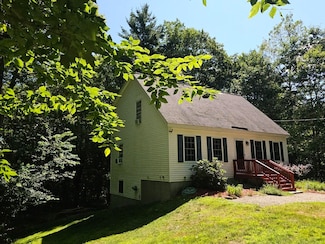 126 N Shore Dr, Barnstead, NH 03225