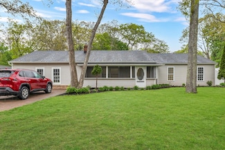 3 Russet Ln, Lake Grove, NY 11755