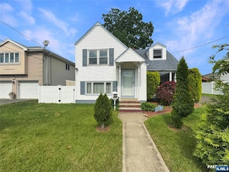 532 N Midland Ave, Saddle Brook, NJ 07663