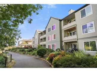 5110 S Landing Dr Unit 304, Portland, OR 97239
