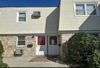 15 Harrison Ave Unit 60G, Amityville, NY 11701