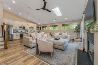 40 Meadowview Dr, Annandale, NJ 08801