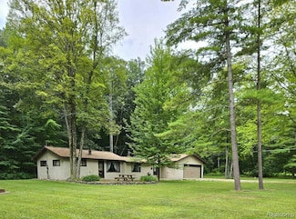 3951 Mary Anne Ln, Caseville, MI 48725