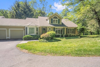 25 Wells Ln, Mount Kisco, NY 10549