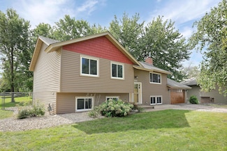 11522 W River Hills Dr, Burnsville, MN 55337