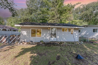 107 Hardwood Ave, Houghton Lake, MI 48629