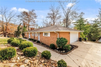 5 Westwood Ln, Huntington, WV 25704