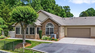 4322 Grassy Moss Dr, Greensboro, NC 27409