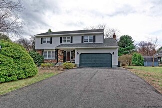 310 Polsinelli Dr, Schenectady, NY 12303