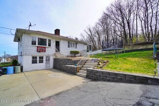 374 Little Clove Rd, Staten Island, NY 10301