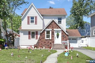 1154 Summit Ave, Teaneck, NJ 07666