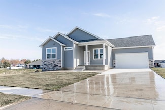 1219 Stone Ln, Waverly, IA 50677