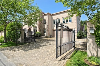 203 Coggeshall Ave, Newport, RI 02840