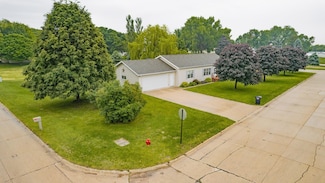 110 E 5th St, Lake Park, IA 51347