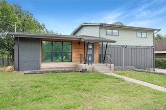 221 S 7th St, Jacksboro, TX 76458