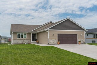 12 12 Kodiak Ct, North Mankato, MN 56003