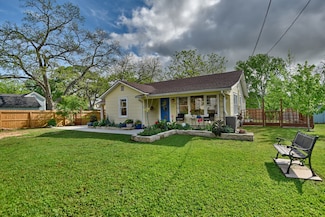 905 Clinton St, Brenham, TX 77833