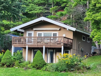 294 Stonehenge Rd, Poultney, VT 05764