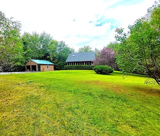 372 Forest Ave, Orono, ME 04473