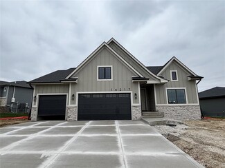 16217 Walnut Meadows Ct, Urbandale, IA 50263