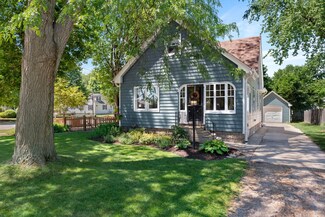 137 Park St, Oswego, IL 60543