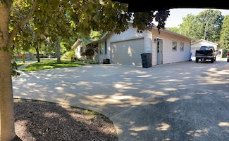 3710 Moorland Dr, Midland, MI 48640