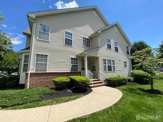 92 Amy Dr, North Brunswick, NJ 08902