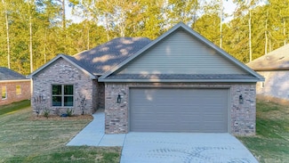 3209 Galloway Dr, Benton, AR 72015