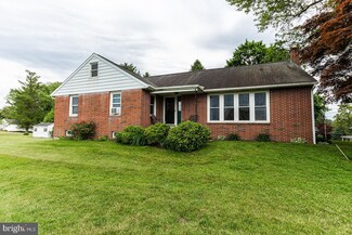 1454 Broad St, Montoursville, PA 17754
