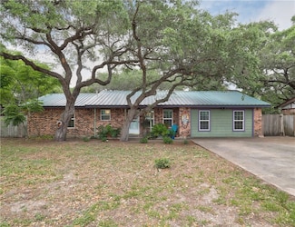 1305 S Whitney St, Aransas Pass, TX 78336