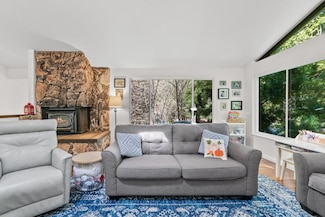 903 Redwood Dr, Aptos, CA 95003