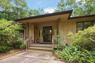 3233 Tall Timber Lake Rd, Pocono Pines, PA 18350