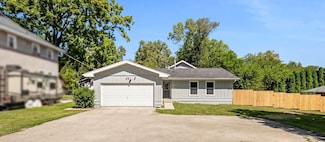 160 E Terra Cotta Ave, Crystal Lake, IL 60014